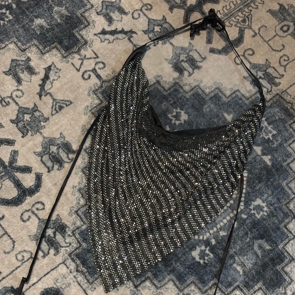 STEVE MADDEN JANET SPARKLE SILVER & BLACK BACKLESS COWL NECK PARTY HALTER TOP - Picture 5 of 14